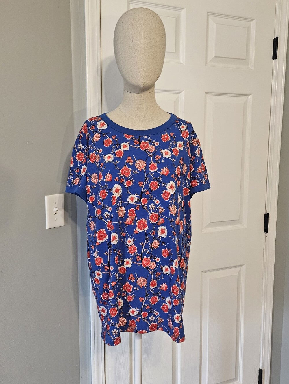 LuLaRoe Blue Foral Tee with Red Roses